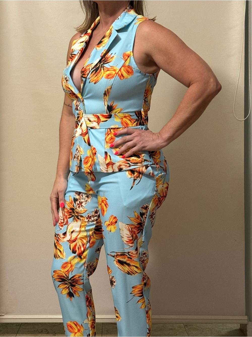 Sleeveless jacket and pants set From the A Peach collection,